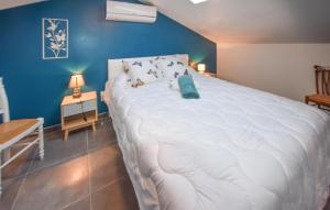 Maisons de vacances 5 Bedroom Cozy Home In Piolenc : photos des chambres