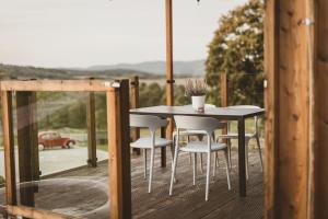 WymarzONE domki- z prywatnymi jacuzzi i kominkiem