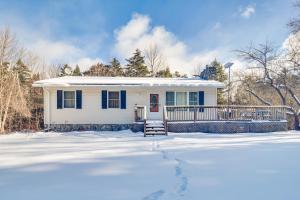 1 Mi to Sugarbush Resort Dog-Friendly Home!