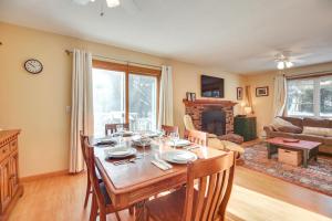 1 Mi to Sugarbush Resort Dog-Friendly Home!