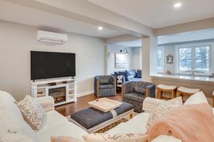 1 Mi to Drakes Island Beach Cottage with Deck!