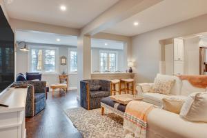 1 Mi to Drakes Island Beach Cottage with Deck!