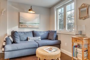 1 Mi to Drakes Island Beach Cottage with Deck!