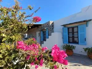 «Astrofeggia» A private stone house Nature-Seaview - Mandrákion