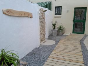 Ohana House - Unbeatable Location - Sea Views