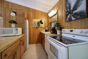 Bos Beach Bungalow