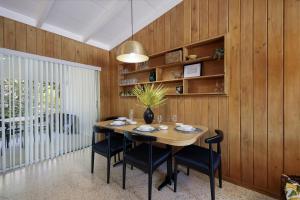 Bos Beach Bungalow