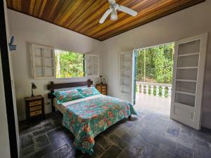 Casa com piscina a 500m da Praia Brava - Ubatuba