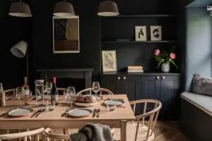 A Beautiful 3 Bedroom 17th Century Stone cottage - Llanddyfnan