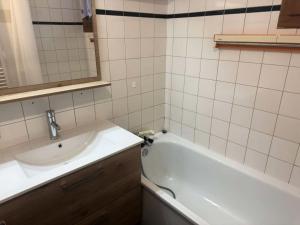 Appartements Residence Caillou - Le Caillou 10 - Studio avec vue montagne MAE-0841 : photos des chambres