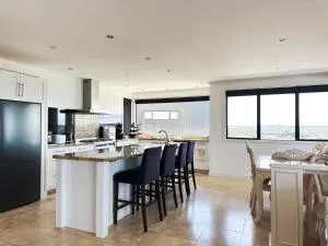 Family-friendly home near beach - Stanmore Bay