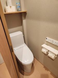 Tamatsukan 玉津館, Kansai Airport 關西空港 57 mins, Namba 6 mins, Nihonbashi 4 mins, Universal Studio 37 mins, Nara 30 mins, Walk JR Tsuruhashi 7 mins, Early Check In