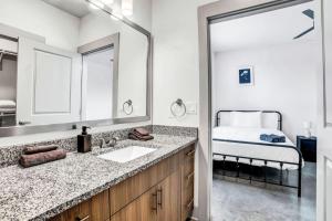 Elegant 2 BD 2 BA Retreat Ideal for Comfort Style