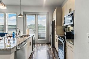 Elegant 2 BD 2BA Retreat Ideal for Comfort Style