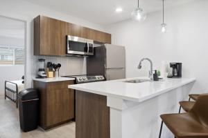 Modern Unit 5 min to Downtown Austin