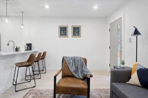 Modern Unit 5 min to Downtown Austin