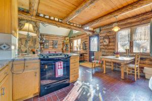 Walk to Saylorville Lake Spacious Home with Deck!