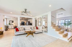 Bright & Luxury Entire House in Peaceful Neighborhood