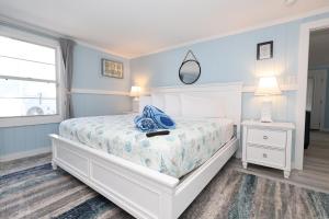 516 Canal Rd, Siesta Key, FL (Mermaid) W/Pool room in Siesta Key Island Rentals