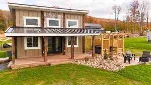 Cabin 7 (1-Bed, Modern-Luxury w. Hot Tub) - Dryfork