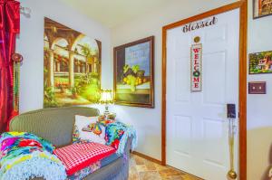 Walk to Civic Center and Dining Lebanon Studio!