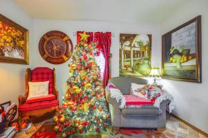 Walk to Civic Center and Dining Lebanon Studio!