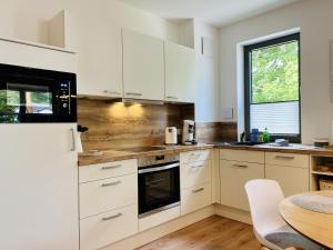 Ferienwohnung Strandkorb & Mee h r Parkvillen Carlota und Candela Baabe