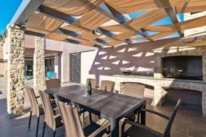 Villa Philippo and Villa Nika