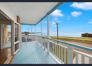 Beachfront Oasis with Private Pool and Nice Views - Беркдейл