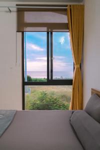 Phòng Thủ Tướng Loại Sang Giường Lớn (Premier Deluxe King Room)