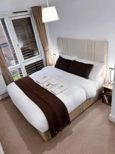 Luxury Modern 2 Bed 2 Bath Apartment - 巴克赫斯特希尔