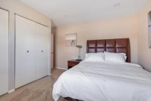 Home near Dulles Airport & Metro