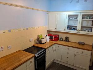 Cosy Cottage in Historic Halifax