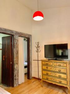 Casa COMPLETA, 2 quartos, Estacionamento GRATUITO, WIFI 300MB, frigobar, microondas, fogão e jardim