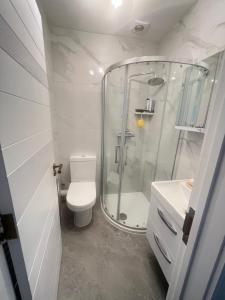 Double Room with Ensuite , Close to Heathrow