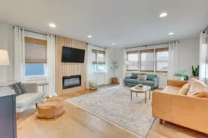 Patio and Lake Views Family-Friendly Canton Retreat - Dellroy