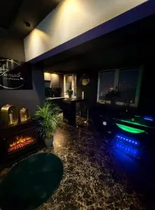 Jacuzzi Jungle Apartments - 马尔堡