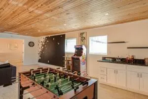 Fun Game Room with Arcade Getaway - Heaker
