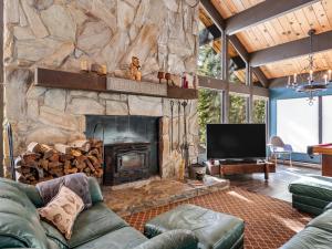 Awesome Home Above the Lake - Dogs Welcome VH315