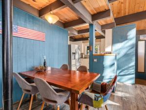 Awesome Home Above the Lake - Dogs Welcome VH315