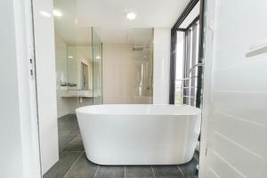 Mosaic Playhouse 3BR w Bathtub Pooltable Midvalley by Our Stay