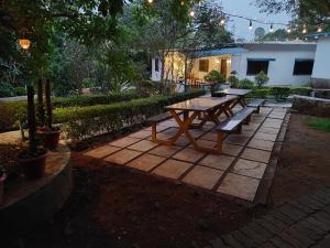 Anand hillside Retreat 3BR Pool Villa by Homeyhuts