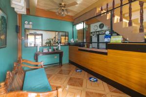 RedDoorz @ Farm Side Hotel Laoag City