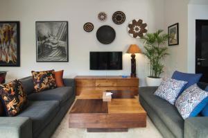 Villa Uma Sari - 2BDR, Private Pool and Sunset Rooftop, Quiet and Central