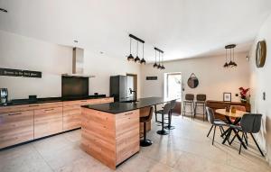 Maisons de vacances Stunning Home In Orsan : photos des chambres