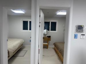 Yeongdeungpo stay for 3pax