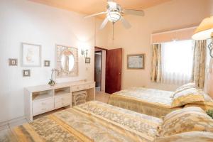 Playa Azul Apt with Sea views & Pool