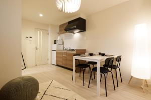 天下茶屋徒歩圏内 花園町駅徒歩3分 難波 梅田に直通 トイレと浴室付き まるまる貸切 部屋35平方 南102室