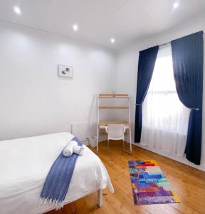 Modern 8 Sleeper home in trendy Observatory