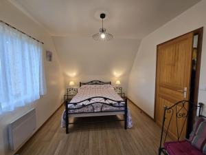 Maisons de vacances Maison perigourdine 2 chambres a Salignac-Eyvigues avec cour et jardin, animaux acceptes - FR-1-616-5 : photos des chambres